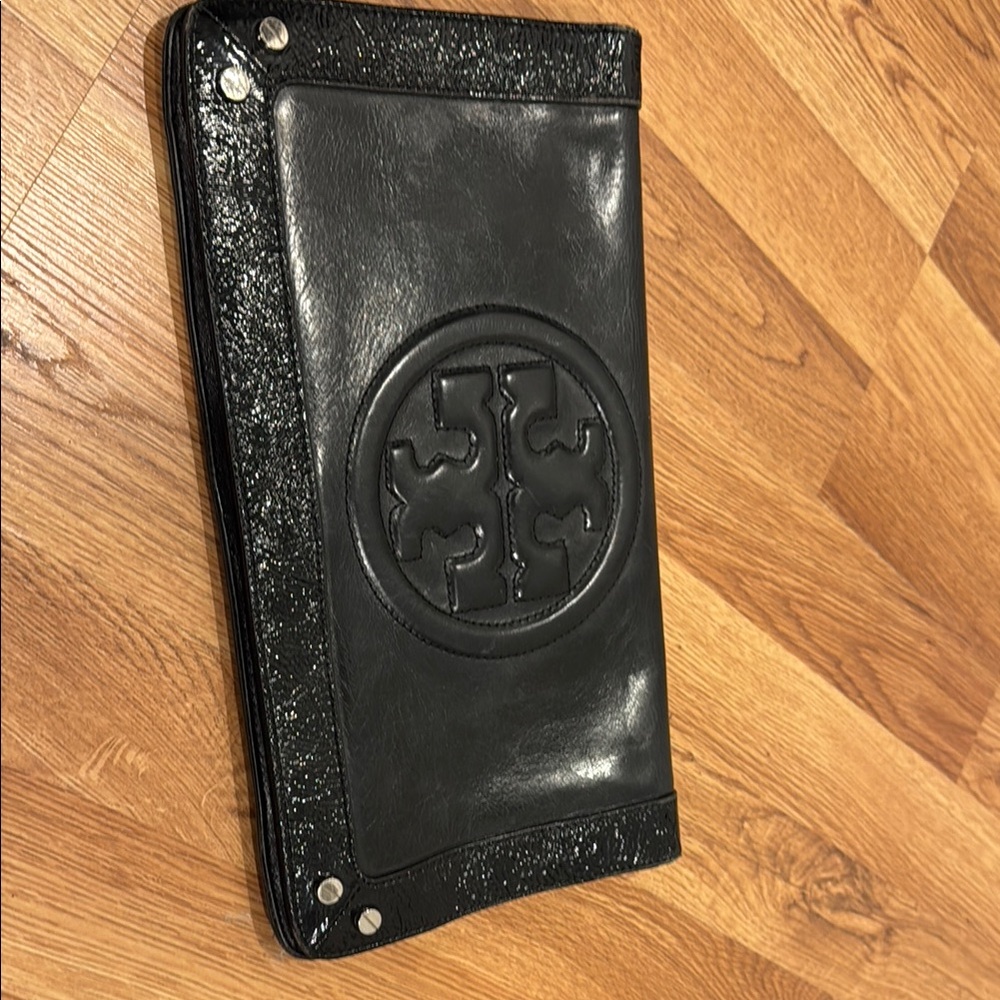 Tory Burch logo clutch with removable strap.